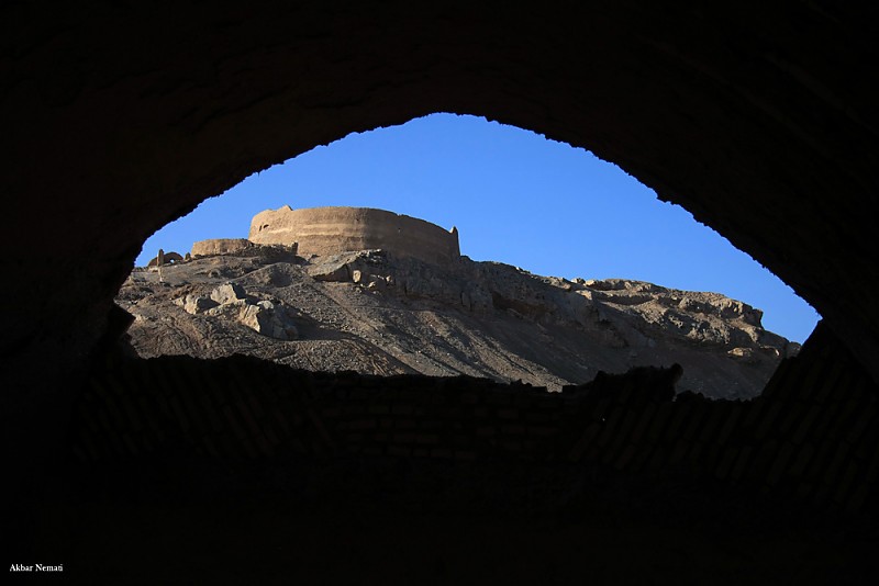 in معماری عکاس : نعمتی Zoroastrian Towers of Silence, Yazd