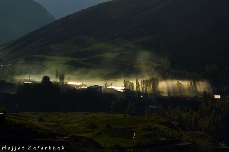 in مناظر عکاس : Hojjat Zafarkhah روستا در مه